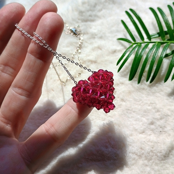 Gorgeous Swarovski Crystal Heart Pendant On Dainty 925 Sterling Silver Chain - Picture 3 of 11